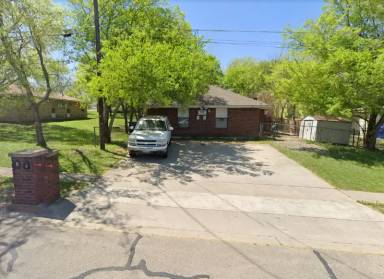 Main picture of 203 W Reagan Ave