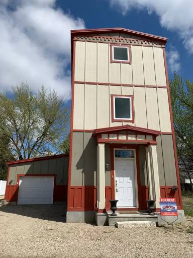 Main picture of 154 E Idaho St