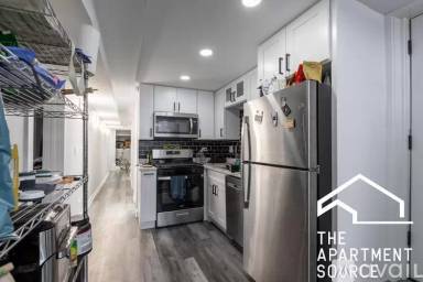 Main picture of 1518 W Melrose St