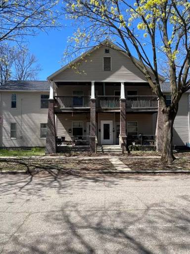 Main picture of 1545 Queen Ave NE