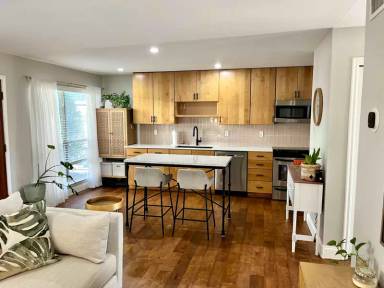 Main picture of 4616 W Lovers Ln