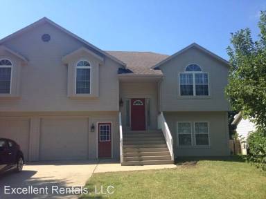 Main picture of 1024 SE Country Ln
