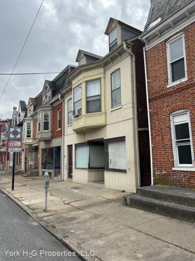 Main picture of 626 W Market St