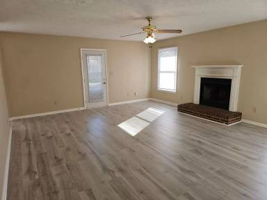 Main picture of 6668 Pacific Ave