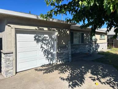 Main picture of 131 S Olive Ave