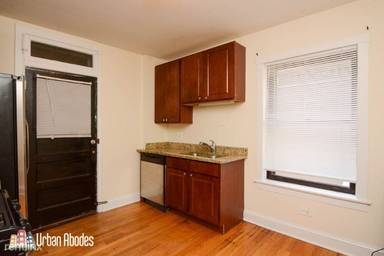 Main picture of 2110 W Ainslie St
