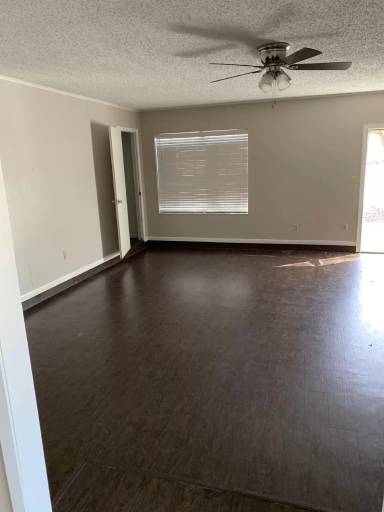 Main picture of 305 Meadowbrook St