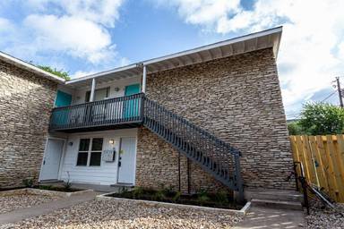 Main picture of 2504 Manor Cir