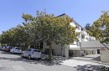 Main picture of 1910 Berryman St