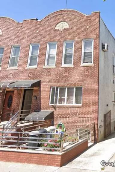 Main picture of 1773 71st St