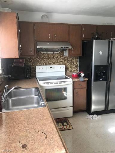 Main picture of 717 NE 1st St