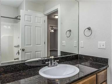 Main picture of 1221 Kensington Dr
