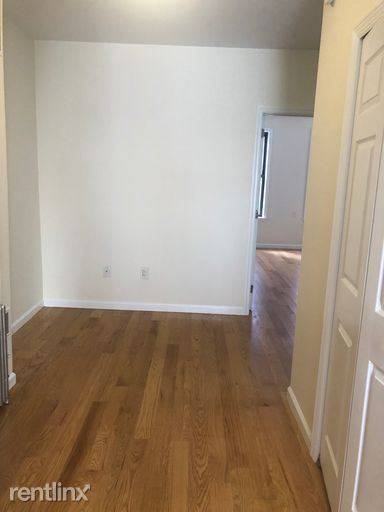 Main picture of 516 E 80th St