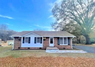 Main picture of 214 Bedford Dr