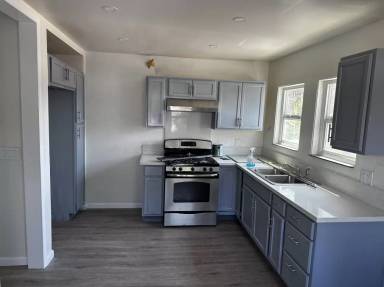 Main picture of 759 N Caswell Ave
