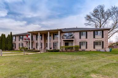 Main picture of 6139 Orchard Lake Rd