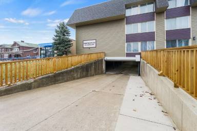 Main picture of 2445 Fairfield Ave