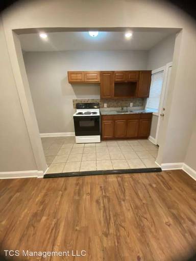 Main picture of 5917 Irving St