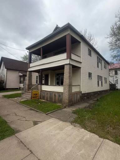 Main picture of 558 E 5th St
