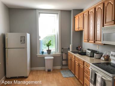 Main picture of 320 W Packer Ave