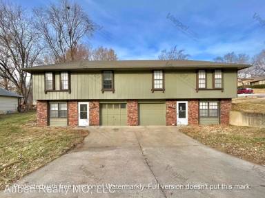 Main picture of 5712 NE 50th St