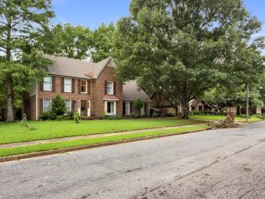 Main picture of 743 Grovewood Dr