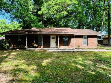 Main picture of 2 Palmer Dr