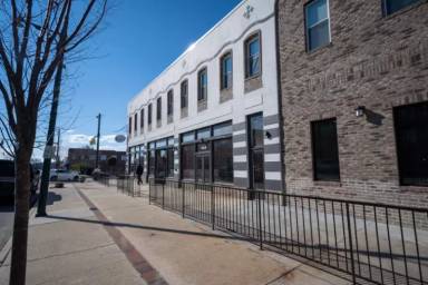 Main picture of 103 N 1st St