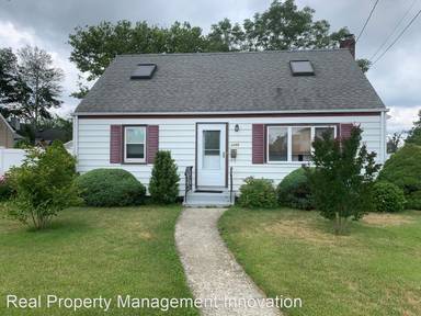 Main picture of 3350 1st St