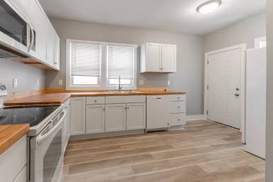 Main picture of 4823 E New York St