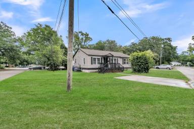 Main picture of 1903 Grayson St