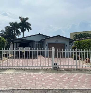 Main picture of 10430 NW 129th St