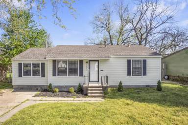 Main picture of 1631 E 45th Pl