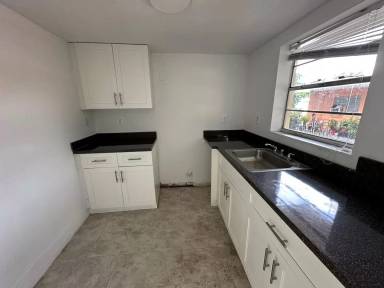 Main picture of 921 SW 7th St