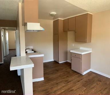 Main picture of 12633 S Figueroa St