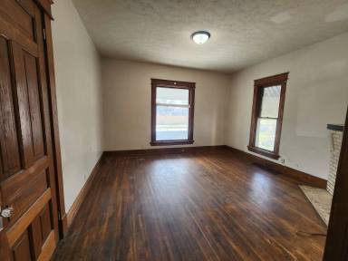 Main picture of 1018 6th Ave