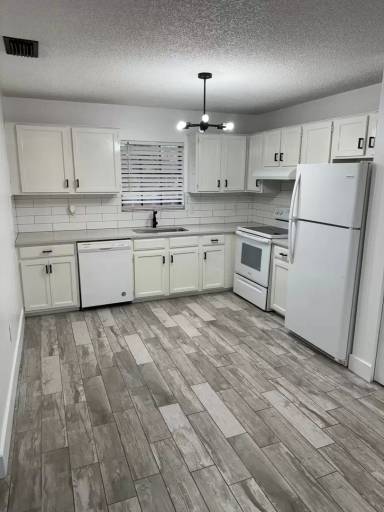 Main picture of 4900 Dover Cir