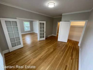 Main picture of 2040 Jefferson St