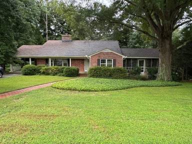 Main picture of 1514 Club Dr
