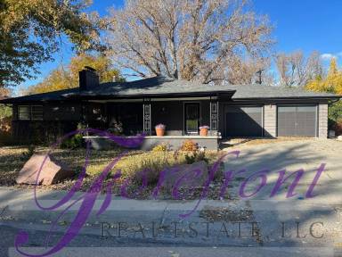 Main picture of 3120 S Poplar St