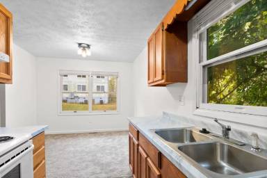 Main picture of 3 W Rosecrest St