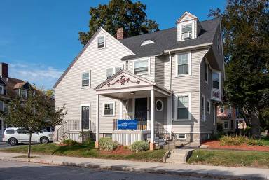 Main picture of 61 Cedar St