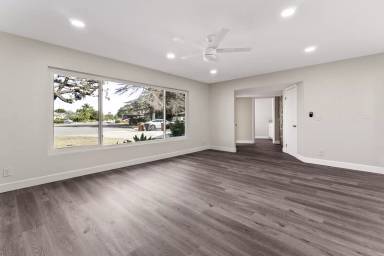 Main picture of 12221 Loraleen St