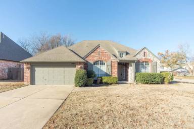 Main picture of 1900 S Dogwood Pl