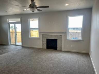 Main picture of 2467 NW Kingwood Ave