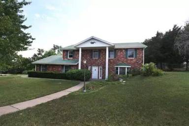 Main picture of 1405 Holly Ln