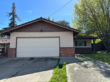 Main picture of 2946 Roosevelt Ln