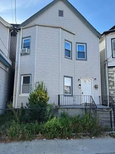 Main picture of 51 Quincy St