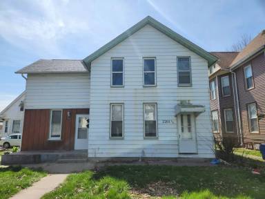 Main picture of 2201 W 2nd St