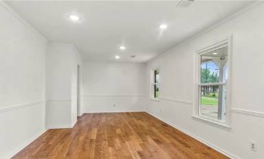 Main picture of 1011 Heritage Ln